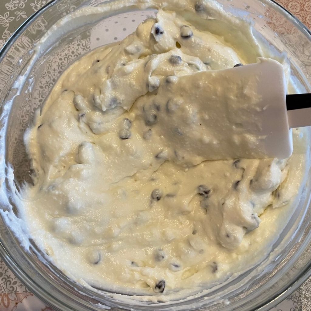 crema alla ricotta e gocce di cioccolato
