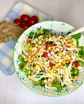Insalata di ceci con songino e pomodorini