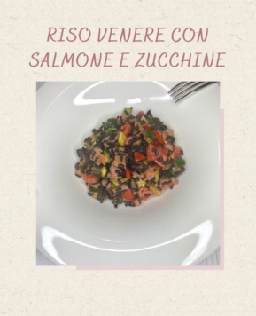 Riso venere con salmone e zucchine