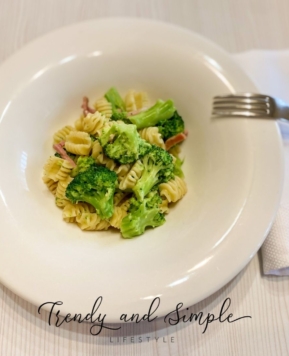 Pasta broccoli e speck croccante