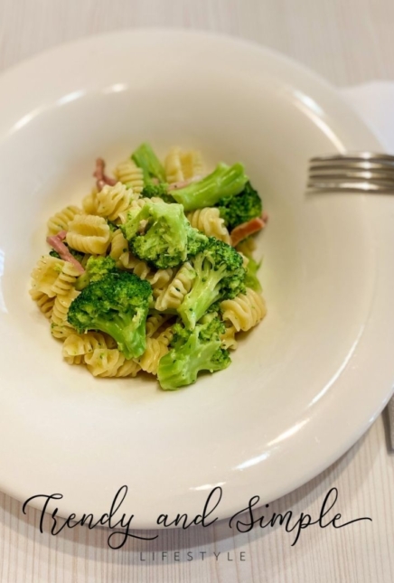 Pasta broccoli e speck croccante